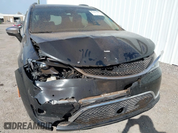 2017 Chrysler Pacifica Limited z VIN 2C4RC1GG7HR545265, wystawiony jako IAAI lot #41881441 z przebiegiem 165 786 mil mil oraz . Historia ofert i sprzedaży dostępna na DreamBid. Obrazek 6.