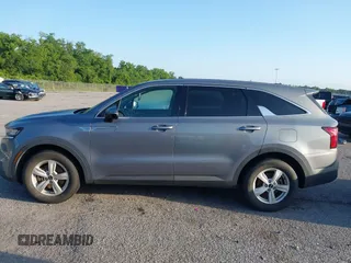 2021 Kia Sorento LX with VIN 5XYRG4LC3MG032683, listed as a IAAI auction lot 42233724 with 110,566 mi miles and . Bid and sale history available at DreamBid. Image 14.