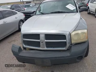 2005 Dodge Dakota ST z VIN 1D7HE28K75S308645, wystawiony jako IAAI lot #41931890 z przebiegiem 338 615 mil mil oraz . Historia ofert i sprzedaży dostępna na DreamBid. Obrazek 12.