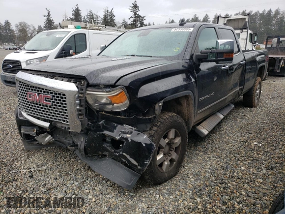 2016 GMC Sierra 3500HD Denali z VIN 1GT42YE82GF140938, wystawiony jako Copart lot #52556095 z przebiegiem 136 654 mil mil oraz Szkoda całkowita • Salvage title. Historia ofert i sprzedaży dostępna na DreamBid. Obrazek 1.