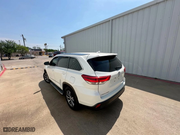 2019 Toyota Highlander SE with VIN 5TDKZRFH6KS306667, listed as a Copart auction lot 53402775 with 181,507 mi miles and Clean Title. Bid and sale history available at carsss.com. Image 3.