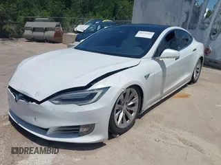 2018 Tesla Model S 75D z VIN 5YJSA1E25JF245269, wystawiony jako IAAI lot #42335263 z przebiegiem 56 086 mil mil oraz . Historia ofert i sprzedaży dostępna na DreamBid. Obrazek 2.