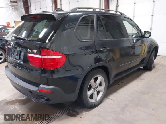 2008 BMW X5 3.0si with VIN 5UXFE43528L001685, listed as a IAAI auction lot 41890395 with 189,724 mi miles. Bid and sale history available at carsss.com. Image 4.