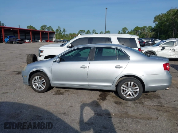 2007 Volkswagen Jetta Wolfsburg Edition с VIN 3VWEF71K67M081314, выставлен на аукционе IAAI как лот 42366194 с пробегом 129 126 миль миль и . История ставок и продаж доступна на DreamBid. Изображение 15.