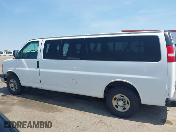 2013 Chevrolet Express Passenger LT z VIN 1GAZG1FG9D1153305, wystawiony jako IAAI lot #42182424 z przebiegiem 25 897 mil mil oraz . Historia ofert i sprzedaży dostępna na DreamBid. Obrazek 14.