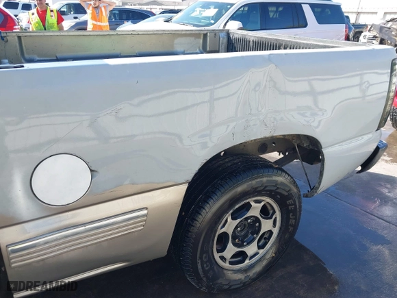 2000 Chevrolet Silverado 1500 LS with VIN 2GCEC19T8Y1276958, listed as a IAAI auction lot 41748779 with 1 mi miles. Bid and sale history available at carsss.com. Image 6.