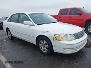 2001 Toyota Avalon XL w/Bucket Seats with VIN 4T1BF28B31U176636, listed as a IAAI auction lot 42051541 with 343,196 mi miles. Bid and sale history available at carsss.com. Image 1.
