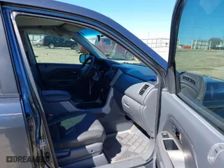 2006 Honda Pilot LX with VIN 5FNYF18106B029559, listed as a IAAI auction lot 41577540 with 353,109 mi miles. Bid and sale history available at carsss.com. Image 5.