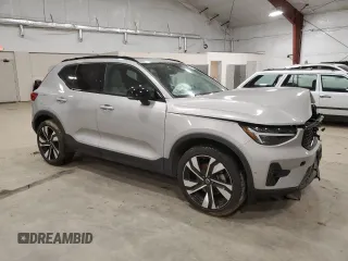 2024 Volvo XC40 Ultimate Dark Theme z VIN YV4L12UM4R2213891, wystawiony jako Copart lot #85272044 z przebiegiem Nie podano mil oraz Nie do naprawy • Non repairable. Historia ofert i sprzedaży dostępna na DreamBid. Obrazek 4.