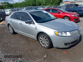 2012 Lincoln MKZ z VIN 3LNHL2GC2CR821896, wystawiony jako IAAI lot #42389103 z przebiegiem 253 804 mil mil oraz . Historia ofert i sprzedaży dostępna na DreamBid. Obrazek 1.