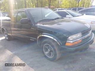 2002 Chevrolet S-10 LS with VIN 1GCCS19W028249908, listed as a IAAI auction lot 42019877 with Not Provided miles. Bid and sale history available at carsss.com. Image 1.