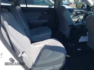 2024 Toyota Highlander LE z VIN 5TDKDRBH6RS544226, wystawiony jako IAAI lot #42083278 z przebiegiem 6 066 mil mil oraz . Historia ofert i sprzedaży dostępna na DreamBid. Obrazek 8.