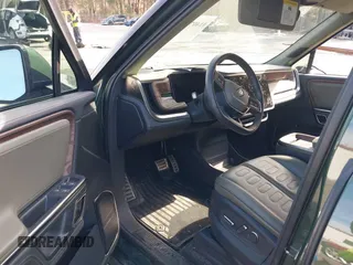 2022 Rivian R1T Adventure z VIN 7FCTGAAA8NN015369, wystawiony jako IAAI lot #41407842 z przebiegiem 22 507 mil mil oraz . Historia ofert i sprzedaży dostępna na DreamBid. Obrazek 5.