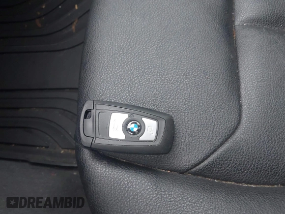 2014 BMW 3 Series 328i Gran Turismo xDrive z VIN WBA3X5C56ED556632, wystawiony jako IAAI lot #41962313 z przebiegiem 99 512 mil mil oraz . Historia ofert i sprzedaży dostępna na DreamBid. Obrazek 11.