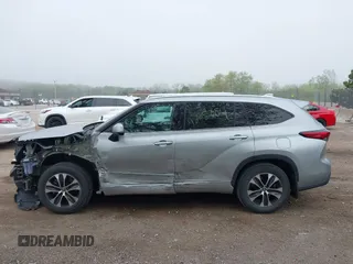 2021 Toyota Highlander XLE with VIN 5TDGZRBH5MS538188, listed as a IAAI auction lot 42257104 with 55,701 mi miles and . Bid and sale history available at DreamBid. Image 15.