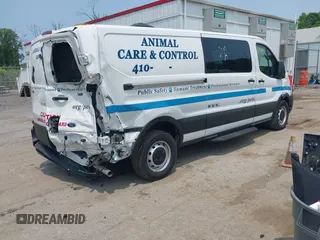 2024 Ford Transit Cargo z VIN 1FTBW1Y85RKA00455, wystawiony jako IAAI lot #42436443 z przebiegiem 8 015 mil mil oraz . Historia ofert i sprzedaży dostępna na DreamBid. Obrazek 4.
