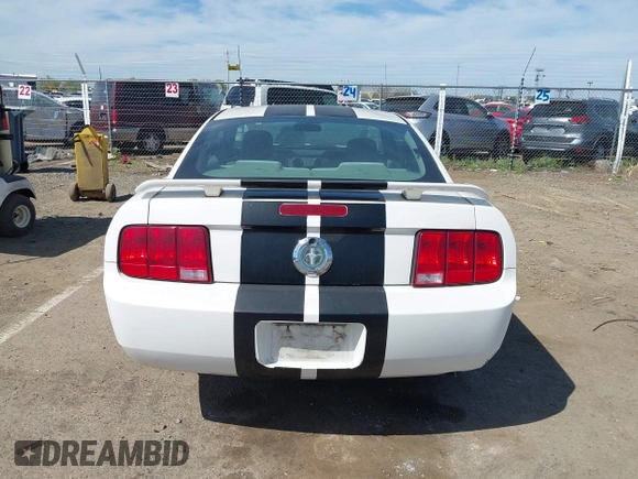 2008 Ford Mustang Deluxe with VIN 1ZVHT80NX85158801, listed as a IAAI auction lot 42015572 with 184,920 mi miles. Bid and sale history available at carsss.com. Image 16.