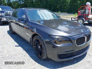 2012 BMW 7 Series 740Li z VIN WBAKB4C5XCC575580, wystawiony jako IAAI lot #42658668 z przebiegiem 155 344 mil mil oraz . Historia ofert i sprzedaży dostępna na DreamBid. Obrazek 1.