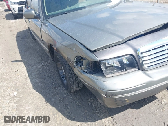 2001 Ford Crown Victoria LX z VIN 2FAFP74W01X102534, wystawiony jako IAAI lot #42017605 z przebiegiem 160 063 mil mil oraz . Historia ofert i sprzedaży dostępna na DreamBid. Obrazek 6.
