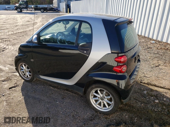 2008 Smart fortwo Pure z VIN WMEEJ31X78K128849, wystawiony jako Copart lot #44351215 z przebiegiem 144 175 mil mil oraz Tytuł czysty. Historia ofert i sprzedaży dostępna na DreamBid. Obrazek 2.