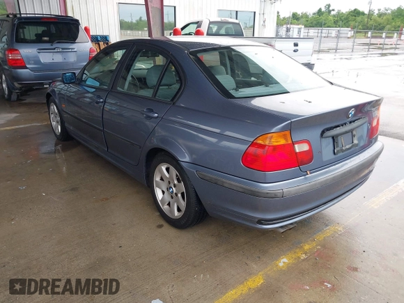 2000 BMW 3 Series 323i with VIN WBAAM334XYCB24411, listed as a IAAI auction lot 42112597 with 94,813 mi miles and . Bid and sale history available at carsss.com. Image 3.