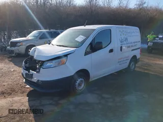 2015 Chevrolet City Express Cargo LS z VIN 3N63M0YN8FK721635, wystawiony jako IAAI lot #41419865 z przebiegiem 106 436 mil mil oraz . Historia ofert i sprzedaży dostępna na DreamBid. Obrazek 18.