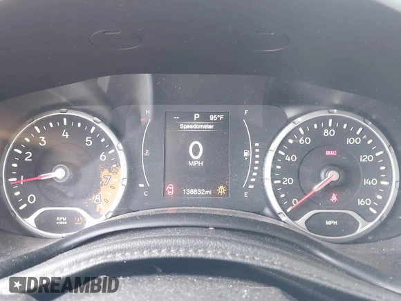 2015 Jeep Renegade Latitude with VIN ZACCJBBT2FPC27884, listed as a IAAI auction lot 39640157 with 136,632 mi miles. Bid and sale history available at carsss.com. Image 7.