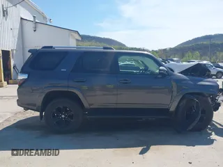 2019 Toyota 4Runner SR5 с VIN JTEBU5JR0K5664825, выставлен на аукционе IAAI как лот 42104780 с пробегом 64 209 миль миль и . История ставок и продаж доступна на DreamBid. Изображение 14.