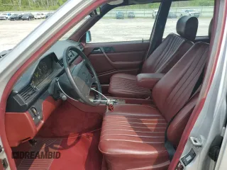 1989 Mercedes-Benz 300 E z VIN WDBEA30D7KA942808, wystawiony jako Copart lot #59315945 z przebiegiem 121 727 mil mil oraz Czysty tytuł • Clean title. Historia ofert i sprzedaży dostępna na DreamBid. Obrazek 7.