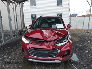 2019 Chevrolet Trax LT with VIN 3GNCJPSB2KL175848, listed as a IAAI auction lot 40926734 with 68,400 mi miles. Bid and sale history available at carsss.com. Image 12.