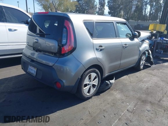2015 Kia Soul with VIN KNDJN2A21F7217008, listed as a IAAI auction lot 41945889 with 136,656 mi miles and . Bid and sale history available at DreamBid. Image 4.