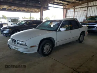 1993 Buick Regal Custom с VIN 2G4WB54L5P1464403, выставлен на аукционе Copart как лот 53925755 с пробегом 77 059 миль миль и Чистый • Clean title. История ставок и продаж доступна на DreamBid. Изображение 1.