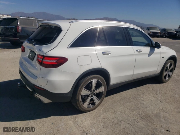 2019 Mercedes-Benz GLC with VIN WDC0G5EB0KF627620, listed as a Copart auction lot 77641154 with 73,741 mi miles and Salvage Title. Bid and sale history available at carsss.com. Image 3.