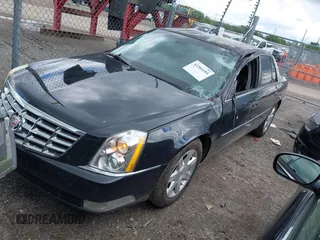 2008 Cadillac DTS 1SA z VIN 1G6KD57Y98U102801, wystawiony jako IAAI lot #42204185 z przebiegiem 152 990 mil mil oraz . Historia ofert i sprzedaży dostępna na DreamBid. Obrazek 2.