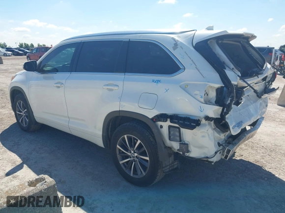 2018 Toyota Highlander SE with VIN 5TDKZRFH8JS548391, listed as a IAAI auction lot 42227742 with 79,782 mi miles and . Bid and sale history available at DreamBid. Image 3.