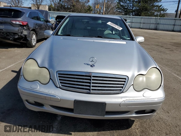 2001 Mercedes-Benz C 230/260/280/320 z VIN WDBRF61J91F050568, wystawiony jako Copart lot #48899705 z przebiegiem 220 079 mil mil oraz Szkoda całkowita • Salvage title. Historia ofert i sprzedaży dostępna na DreamBid. Obrazek 5.