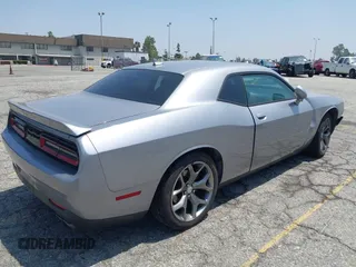 2015 Dodge Challenger SXT Plus z VIN 2C3CDZBG0FH715823, wystawiony jako IAAI lot #42354845 z przebiegiem 130 879 mil mil oraz . Historia ofert i sprzedaży dostępna na DreamBid. Obrazek 4.