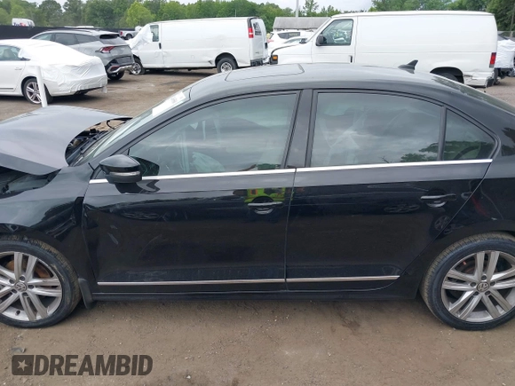 2017 Volkswagen Jetta SEL z VIN 3VWL17AJ1HM406515, wystawiony jako IAAI lot #42660560 z przebiegiem 88 253 mil mil oraz . Historia ofert i sprzedaży dostępna na DreamBid. Obrazek 14.