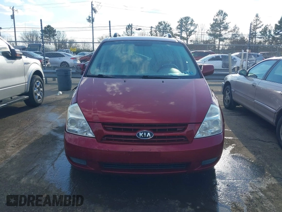 2008 Kia Sedona LX with VIN KNDMB233986222686, listed as a IAAI auction lot 41370167 with 216,383 mi miles. Bid and sale history available at carsss.com. Image 12.