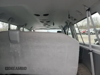 2013 Ford Econoline Passenger XL z VIN 1FBSS3BL7DDA67838, wystawiony jako Copart lot #84627494 z przebiegiem Nie podano mil oraz Szkoda całkowita • Salvage title. Historia ofert i sprzedaży dostępna na DreamBid. Obrazek 10.
