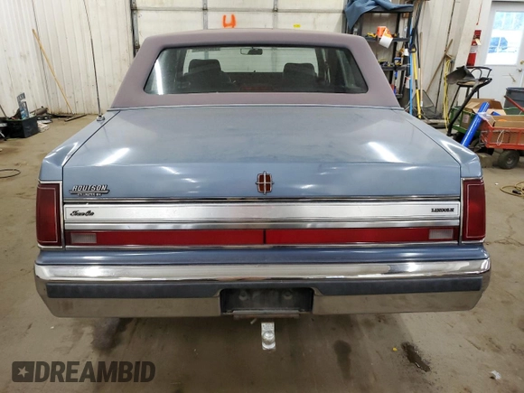 1988 Lincoln Town Car z VIN 1LNBM81F2JY754921, wystawiony jako Copart lot #76236564 z przebiegiem 593 215 mil mil oraz Szkoda całkowita • Salvage title. Historia ofert i sprzedaży dostępna na DreamBid. Obrazek 6.