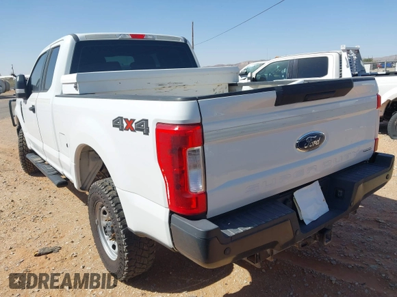 2017 Ford F-250 XLT с VIN 1FT7X2B61HEC10144, выставлен на аукционе IAAI как лот 42256812 с пробегом 123 380 миль миль и . История ставок и продаж доступна на DreamBid. Изображение 3.