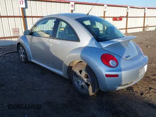 2006 Volkswagen New Beetle Coupe with VIN 3VWRW31C76M420759, listed as a IAAI auction lot 41406398 with 120,287 mi miles. Bid and sale history available at carsss.com. Image 3.
