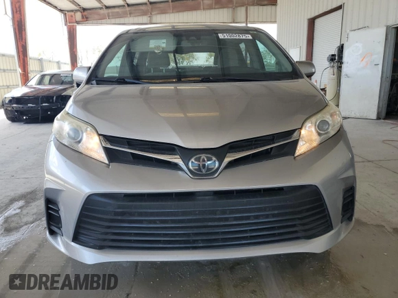 2018 Toyota Sienna LE Auto Access Seat with VIN 5TDKZ3DC5JS959834, listed as a Copart auction lot 51002875 with 113,144 mi miles and Salvage Title. Bid and sale history available at carsss.com. Image 5.