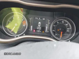 2017 Jeep Cherokee Latitude с VIN 1C4PJMCB0HW637950, выставлен на аукционе IAAI как лот 42605089 с пробегом 133 837 миль миль и . История ставок и продаж доступна на DreamBid. Изображение 7.