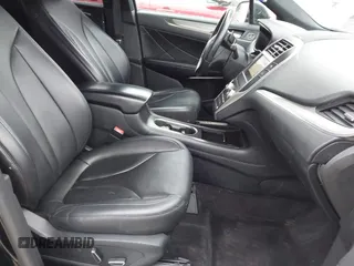 2017 Lincoln MKC Premiere with VIN 5LMCJ1D91HUL33023, listed as a IAAI auction lot 40976537 with 112,695 mi miles. Bid and sale history available at carsss.com. Image 5.