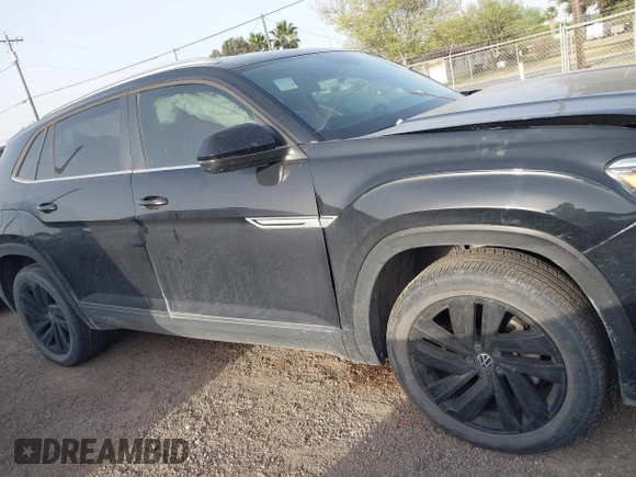 2021 Volkswagen Atlas SE with VIN 1V2WE2CA3MC240934, listed as a IAAI auction lot 41739347 with 44,485 mi miles and . Bid and sale history available at DreamBid. Image 13.