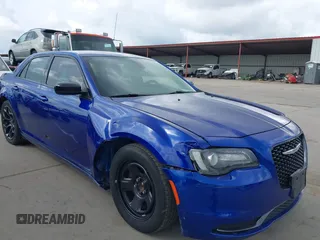 2019 Chrysler 300 Touring z VIN 2C3CCAAG3KH733183, wystawiony jako IAAI lot #42735570 z przebiegiem 110 170 mil mil oraz . Historia ofert i sprzedaży dostępna na DreamBid. Obrazek 1.