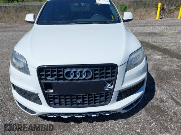 2014 Audi Q7 3.0T S line Prestige with VIN WA1DGAFE4ED008263, listed as a IAAI auction lot 41736972 with 135,080 mi miles. Bid and sale history available at carsss.com. Image 6.