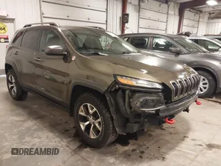 2015 Jeep Cherokee Trailhawk with VIN 1C4PJMBSXFW563144, listed as a IAAI auction lot 40667962 with 121,536 mi miles. Bid and sale history available at carsss.com. Image 1.